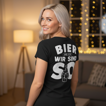Bier und ich wir sind so - V-Neck Damenshirt