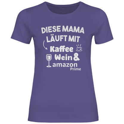 Diese Mama läuft mit Kaffee, Wein &amp; Amazon Prime - Damenshirt Millennial Lilac