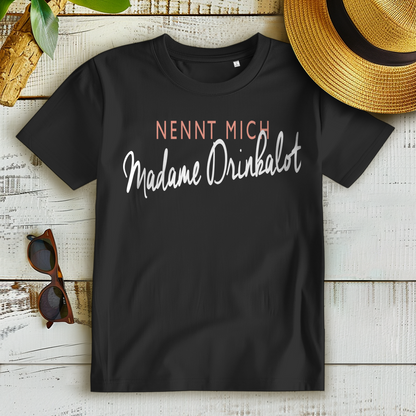 Nennt mich Madame Drinkalot – lustiges Damen Shirt mit Alkohol Spruch