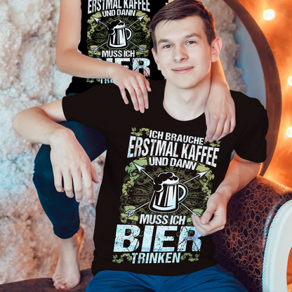 Erst Kaffee dann Bier – Lustiges Männer Shirt mit Tagesablauf für Genießer