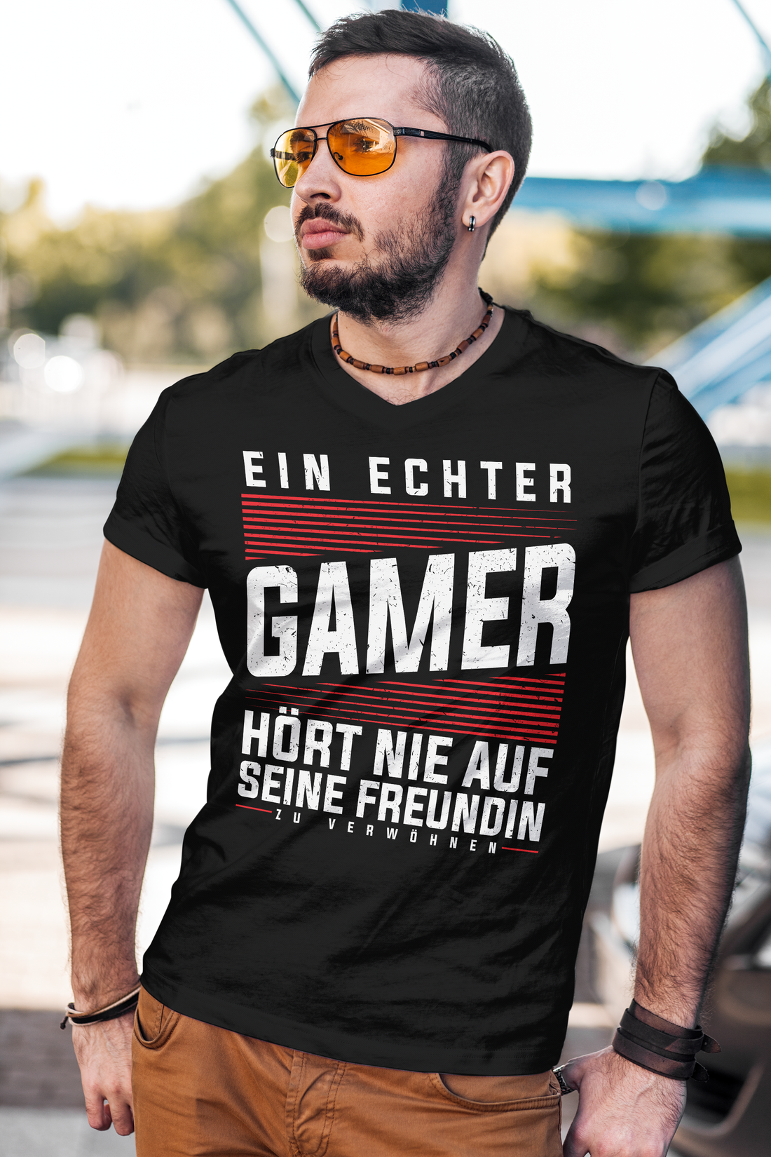 Gaming Funshirt Herren – Gamer hört nie auf seine Freundin zu verwöhnen
