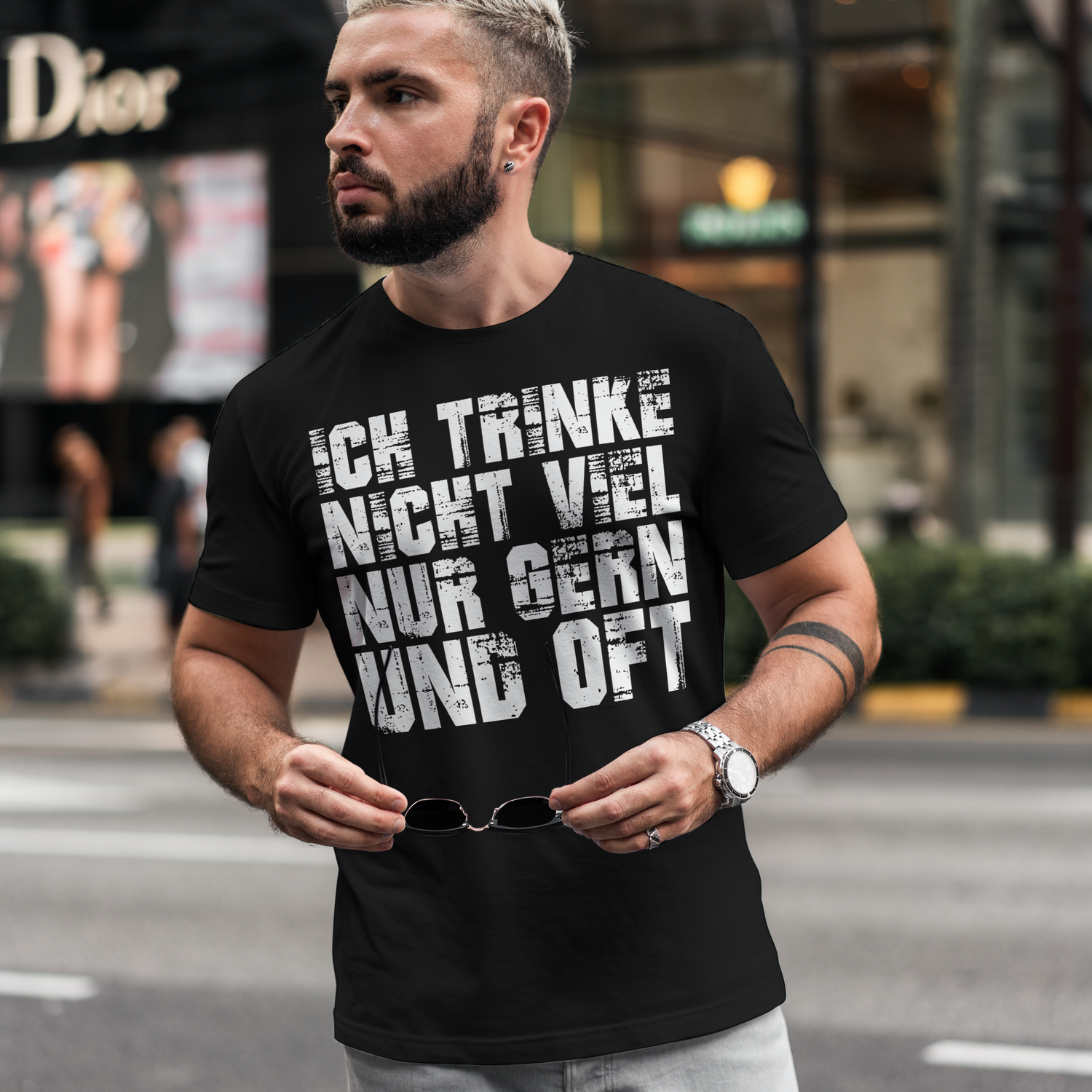 Ich trinke nicht viel nur gern und oft – Lustiges Männer T Shirt für Bierfans