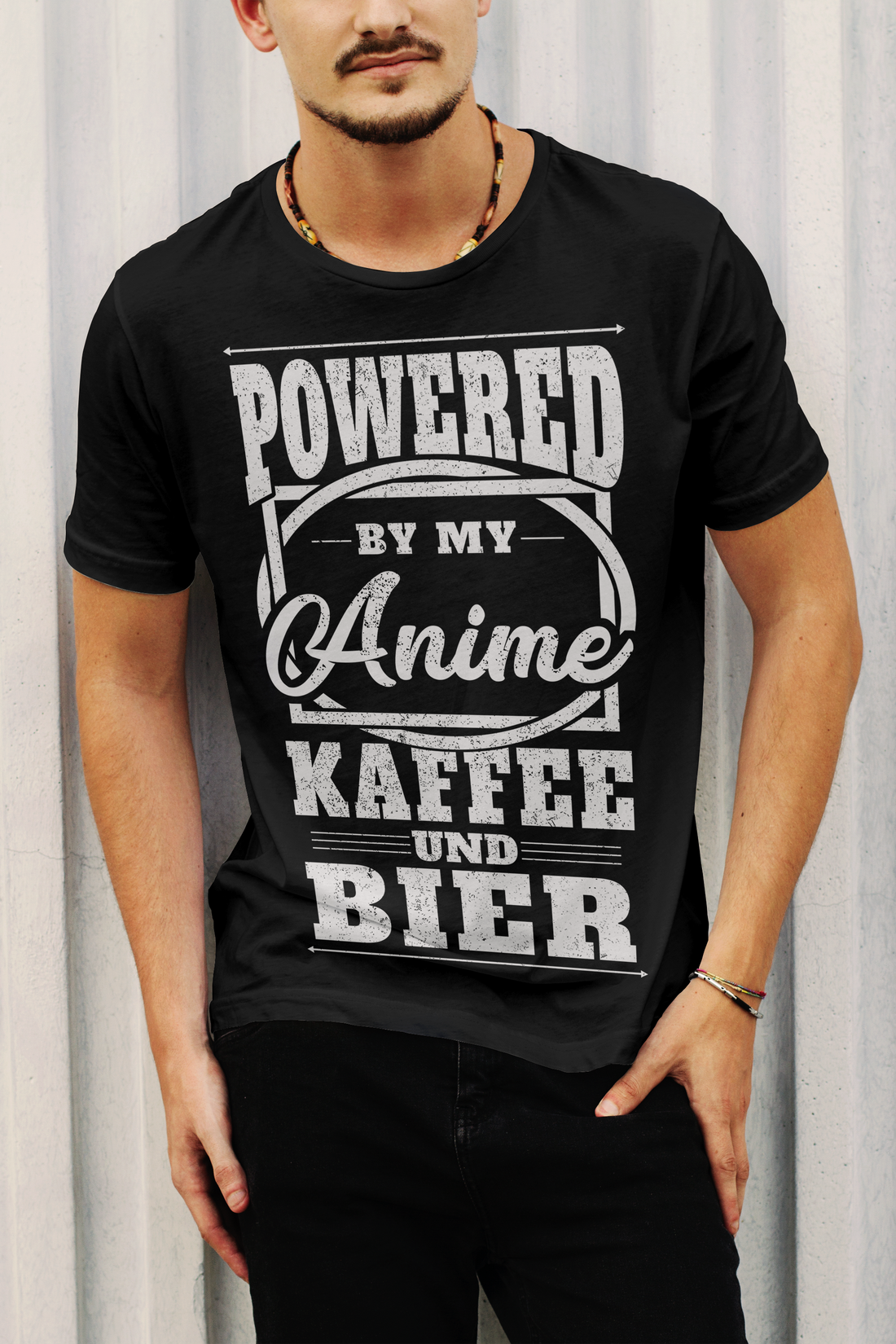 Powered by Anime Kaffee Bier – Lustiges Herren Shirt Geschenkidee für Otaku Fans