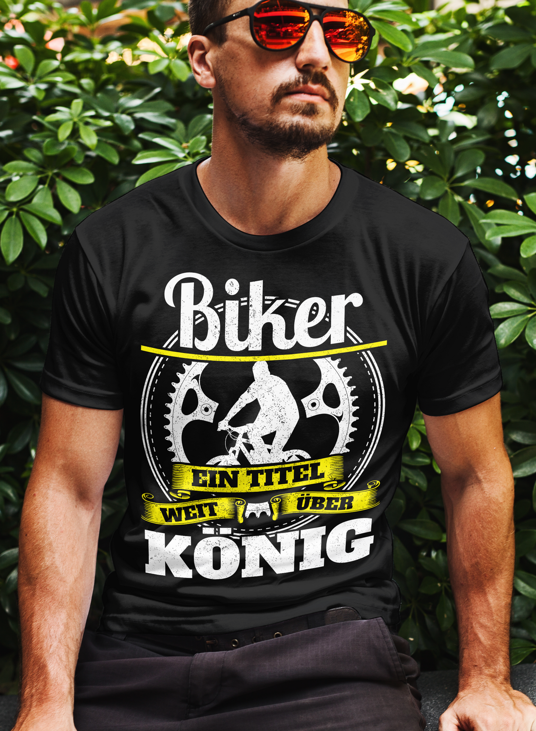 Biker Shirt Herren – Ein Titel weit über König – Fahrrad Spruch Geschenk Idee