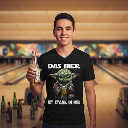 Das Bier ist stark in mir - Baby Yoda Grogu - Herren V-Neck Shirt