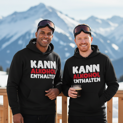 Zwei Männer tragen den Kann Alkohol enthalten Hoodie im Partnerlook beim Après-Ski in den Alpen