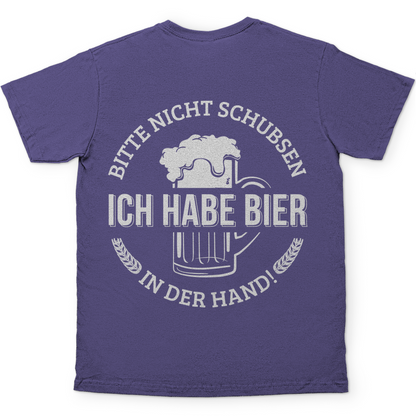 Bitte nicht schubsen ich habe Bier in der Hand - Herren Shirt Millennial Lilac