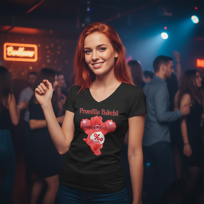 Frau tanzt in Promille Bärchi V-Neck im Nachtclub, bunte Disco-Lichter und Party-Atmosphäre