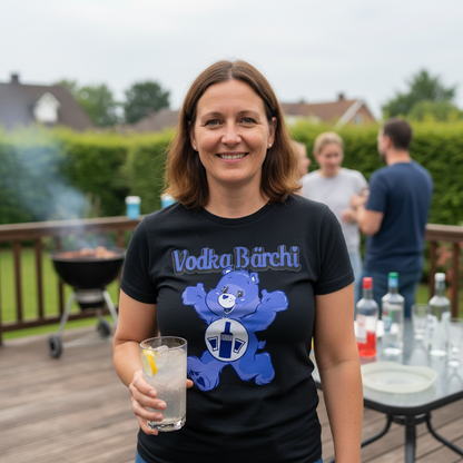 Vodka Bärchi Shirt beim Grillfest im Garten, Getränke-Station mit Vodka, gesellige BBQ-Atmosphäre