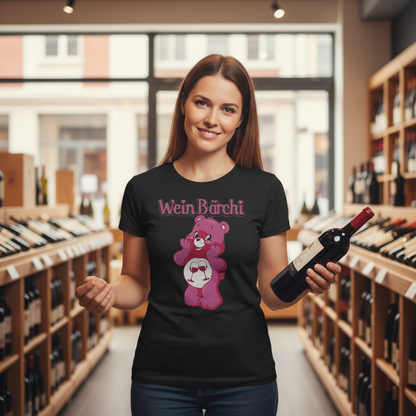 Wein Bärchi Damenshirt beim Wein-Shopping in Vinothek, Frau prüft Weinflasche